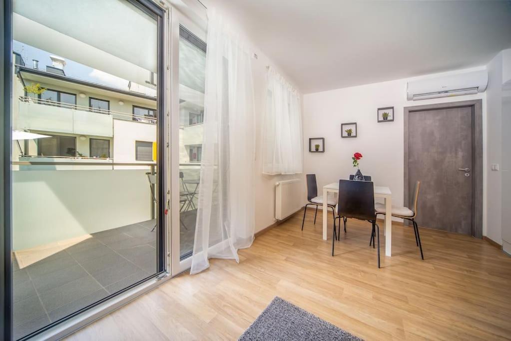 Grace Pine Apartment 1 Budapest Kültér fotó
