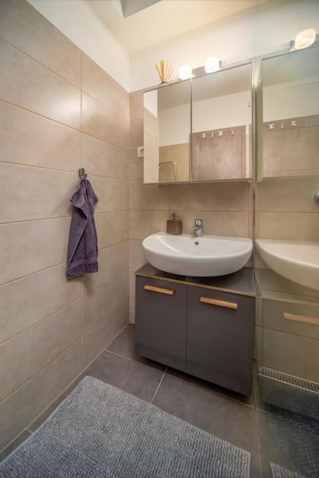 Grace Pine Apartment 1 Budapest Kültér fotó